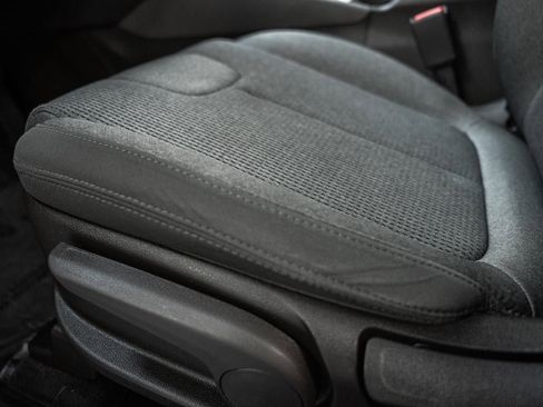 Used 2020 Hyundai Santa Fe SE image 36