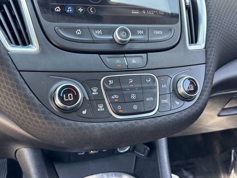 Used 2020 Chevrolet Malibu LT FWD image 22