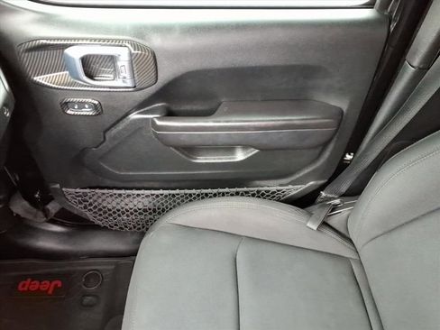 Used 2018 Jeep Wrangler Unlimited Sport S image 31