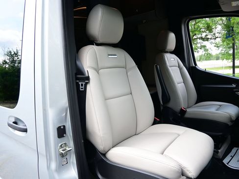 Used 2020 Mercedes-Benz Sprinter 3500 image 23