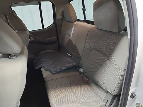 Used 2019 Nissan Frontier SV image 31