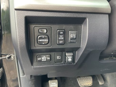 Used 2021 Toyota Tundra SR5 w/ SR5 Upgrade Package AWD/4WD image 21