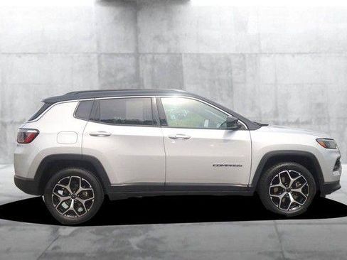 Used 2025 Jeep Compass Limited AWD/4WD image 5