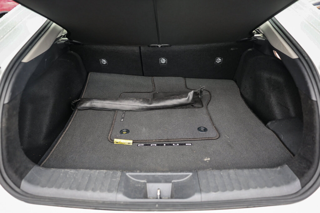 Certified 2024 Toyota Prius XLE FWD image 27