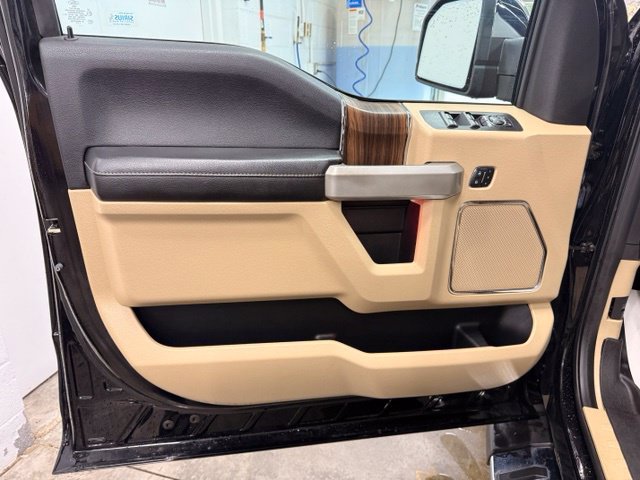 Used 2017 Ford F150 Lariat w/ Equipment Group 502A Luxury AWD/4WD image 7