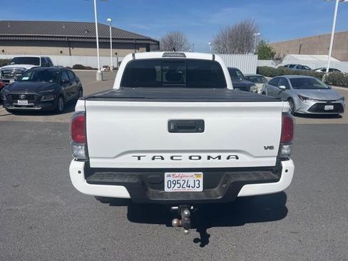 Used 2021 Toyota Tacoma TRD Off-Road w/ Technology Package image 6