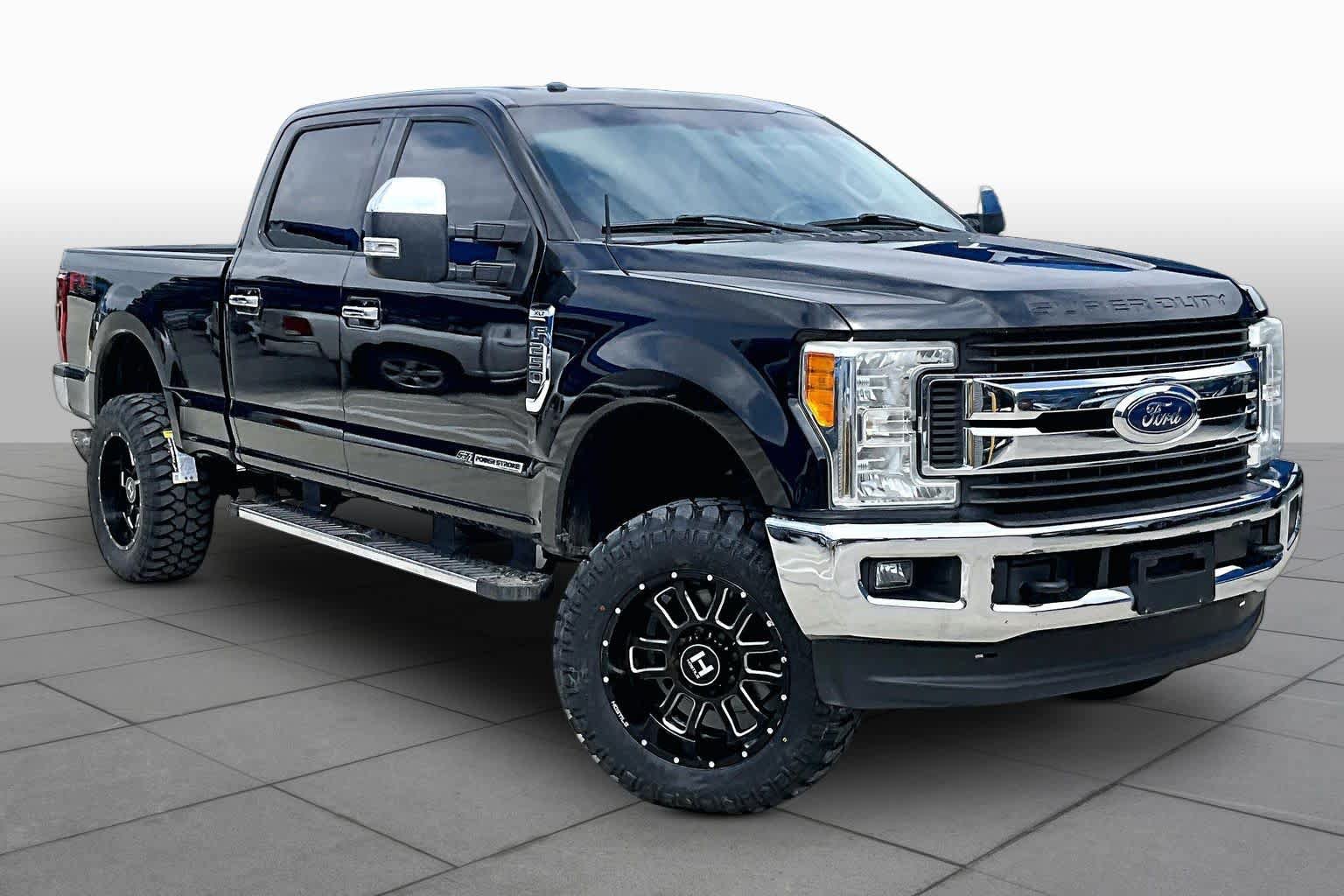 Used 2017 Ford F250 XLT w/ XLT Premium Package AWD/4WD image 3