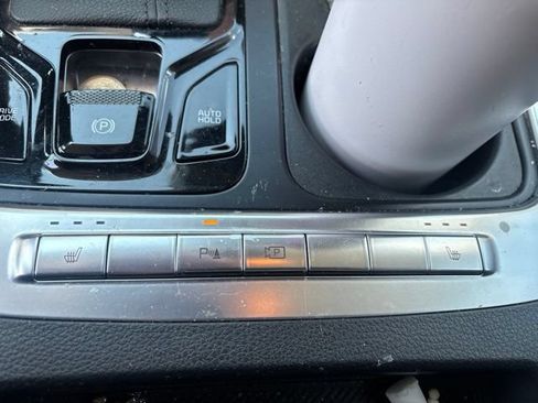 Used 2025 Kia Carnival EX FWD image 17