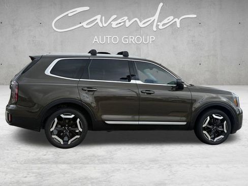 Used 2023 Kia Telluride EX w/ EX Captain's Chair Package FWD image 17