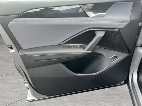 New 2025 Volkswagen Tiguan SE image 26