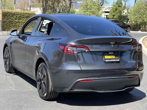 Used 2025 Tesla Model Y Long Range AWD/4WD image 23