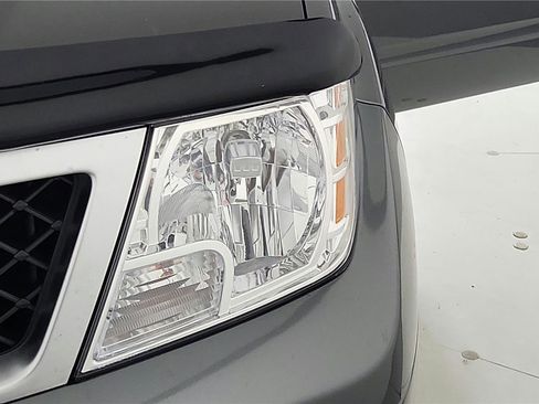 Used 2021 Nissan Frontier SV image 34