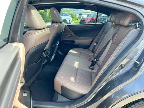 Certified 2025 Lexus ES 350 w/ Technology Package FWD image 19