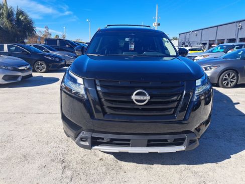 Certified 2023 Nissan Pathfinder SL w/ Black Appearance Package image 2