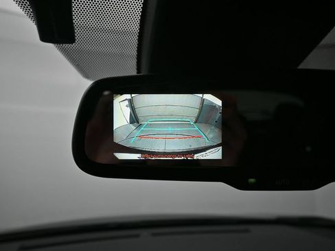 Used 2018 Toyota C-HR XLE FWD image 11