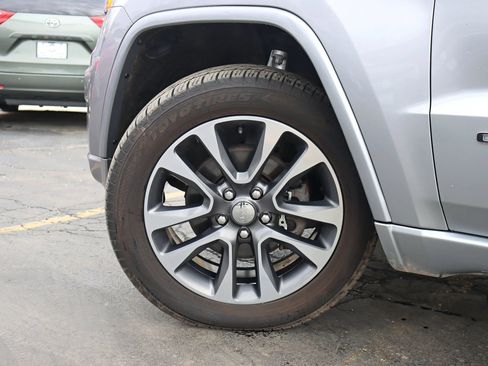 Used 2017 Jeep Grand Cherokee Overland AWD/4WD image 15