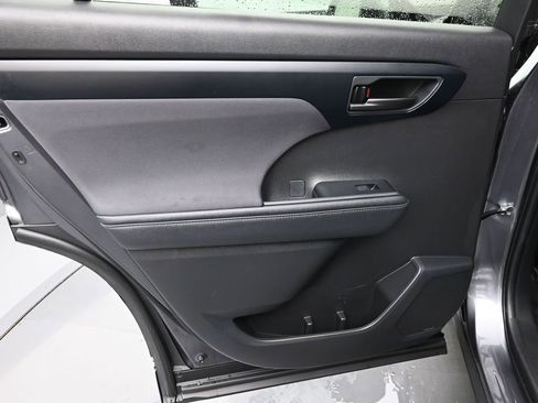 Used 2023 Toyota Highlander LE FWD image 22