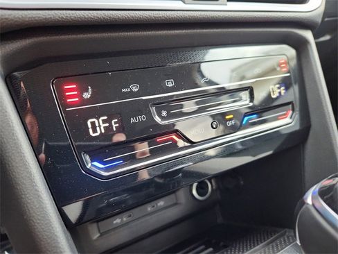 New 2025 Volkswagen Taos SE image 14