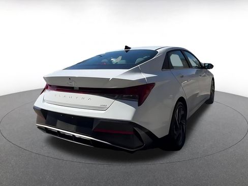 Used 2025 Hyundai Elantra Limited image 14