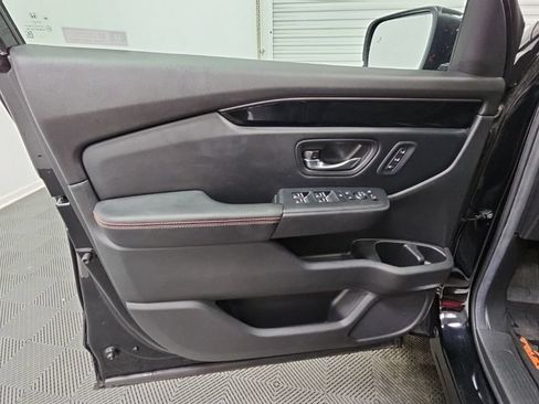 Used 2025 Honda Pilot TrailSport image 29
