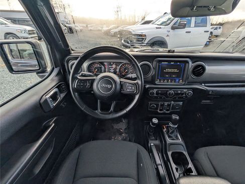 Used 2021 Jeep Gladiator Willys image 12