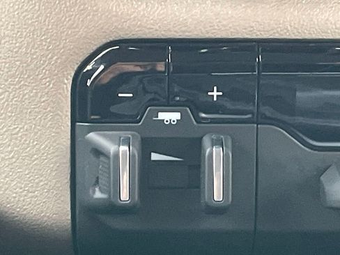 Used 2024 RAM 2500 Laramie w/ Safety Group image 34