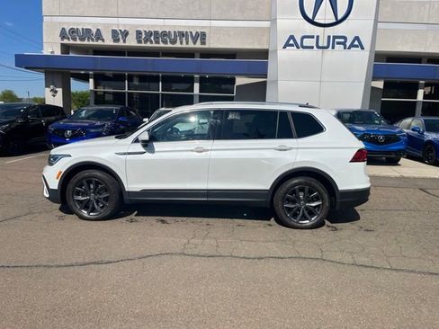 Used 2023 Volkswagen Tiguan SE AWD/4WD image 4
