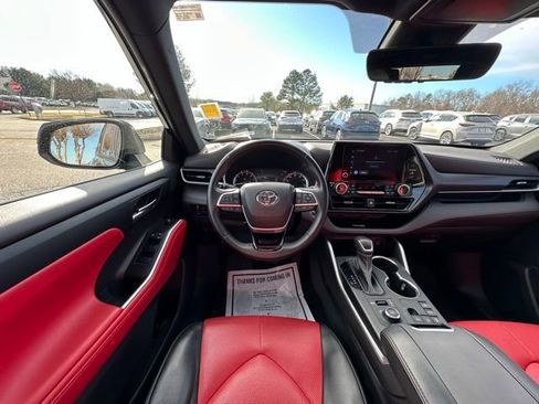Used 2023 Toyota Highlander XSE image 16
