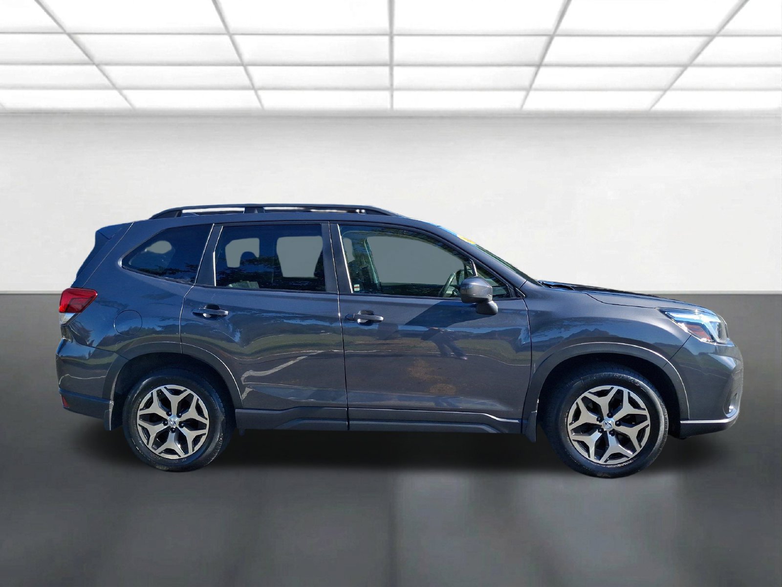 Used 2021 Subaru Forester Premium AWD/4WD image 2