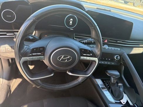 Used 2023 Hyundai Elantra SEL w/ Convenience Package image 7