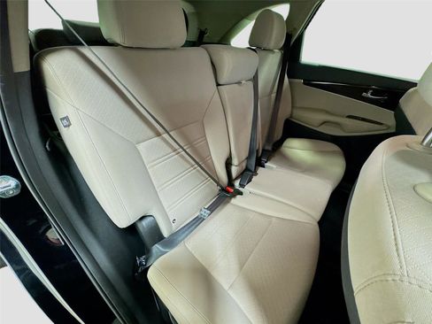 Used 2020 Kia Sorento S image 27