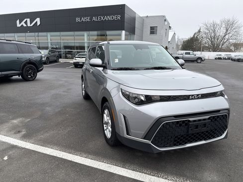 Certified 2025 Kia Soul LX w/ LX Technology Package image 1