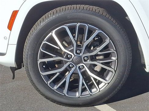 Used 2024 Jeep Grand Cherokee L Summit image 8