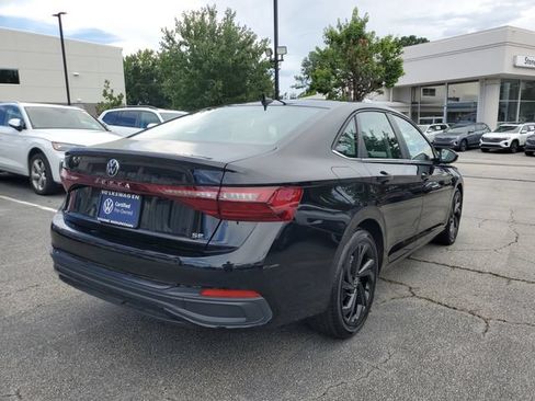 Used 2025 Volkswagen Jetta SE w/ Sunroof Package FWD image 4