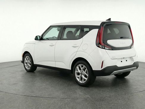 Used 2025 Kia Soul LX w/ LX Technology Package FWD image 6