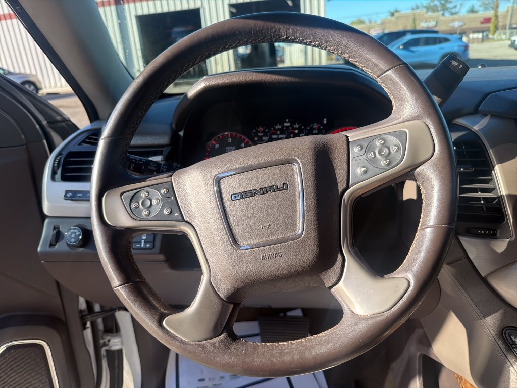 Used 2016 GMC Yukon XL Denali w/ Open Road Package AWD/4WD image 18