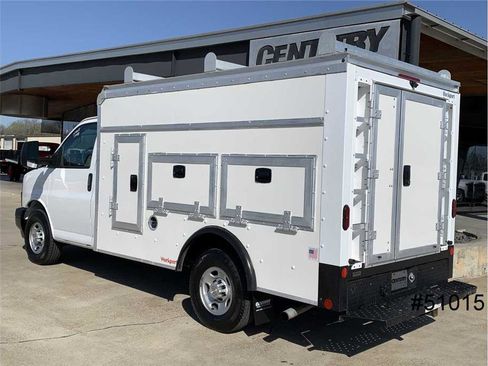 Used 2020 Chevrolet Express 3500 w/ Driver Convenience Package image 6