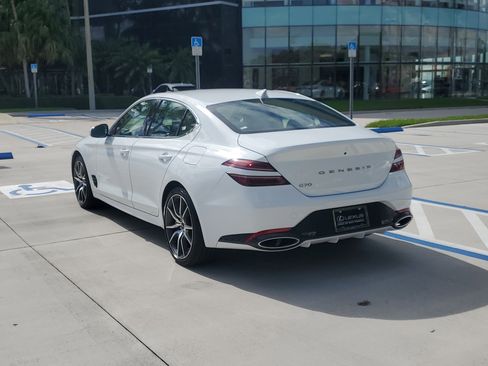 Used 2025 Genesis G70 2.5T image 9