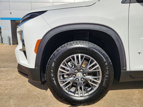 Certified 2025 Chevrolet Traverse LT FWD image 9