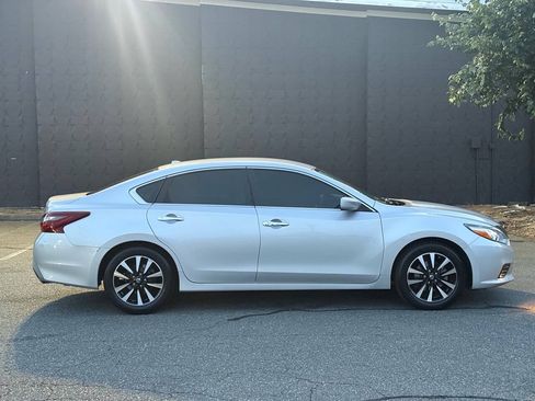 Used 2018 Nissan Altima 2.5 SV FWD image 4