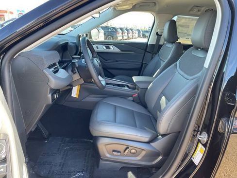 New 2026 Ford Explorer Active w/ Active Comfort Package image 8