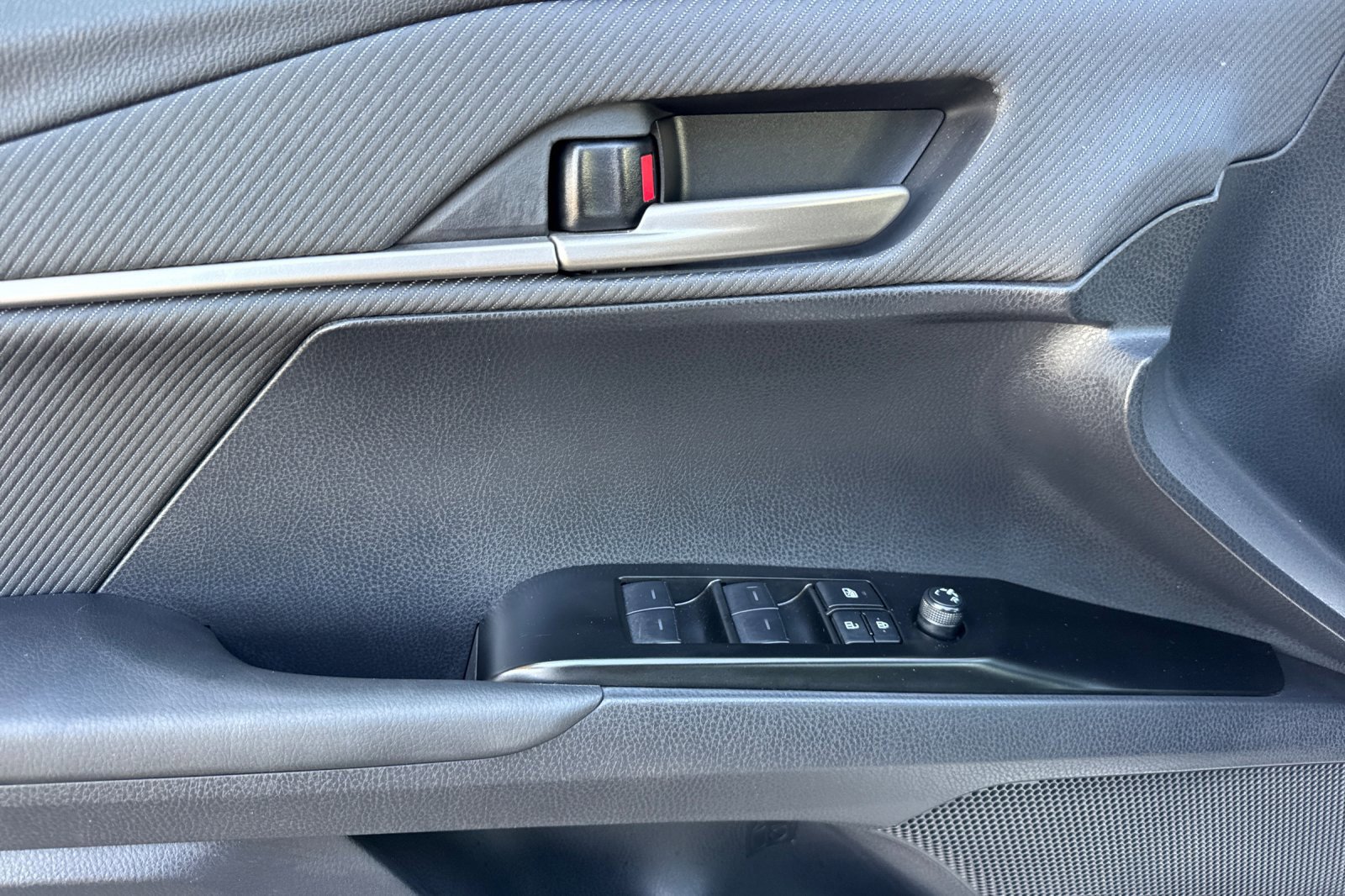 Used 2026 Toyota Camry SE FWD image 11