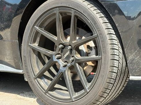 Used 2018 Ford Mustang Coupe RWD image 14