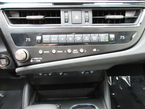 Used 2025 Lexus ES 350 w/ Premium Package image 45