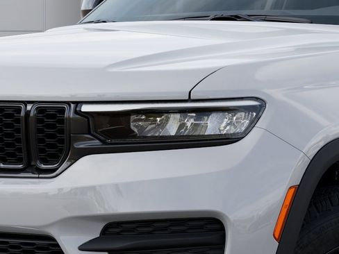 New 2025 Jeep Grand Cherokee Laredo image 6