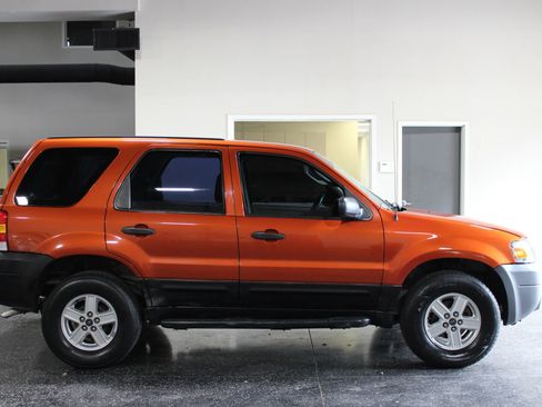Used 2007 Ford Escape XLS FWD image 2