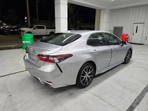 Used 2023 Toyota Camry SE FWD image 6