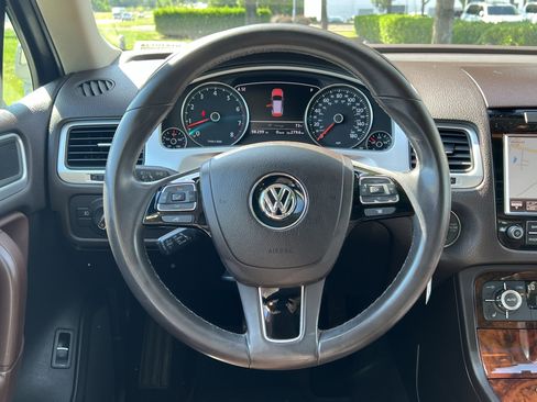 Used 2012 Volkswagen Touareg Sport AWD/4WD image 18