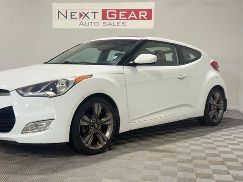 Used 2015 Hyundai Veloster w/ Option Group 03 FWD image 6