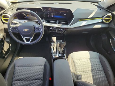 Used 2025 Chevrolet Trax LT w/ Driver Confidence Package image 25
